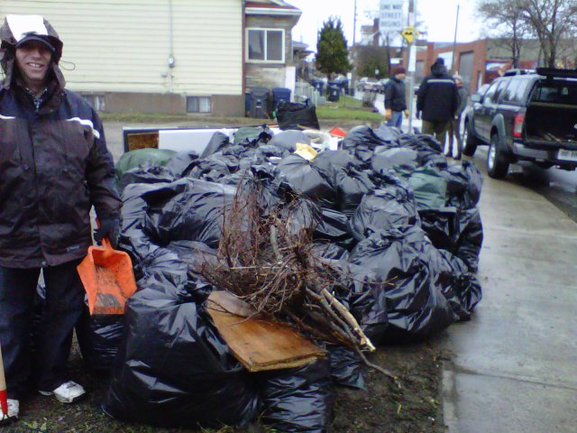 South Perth and Sterling Cleanup: 2011-04-16. Photo by Philip Share