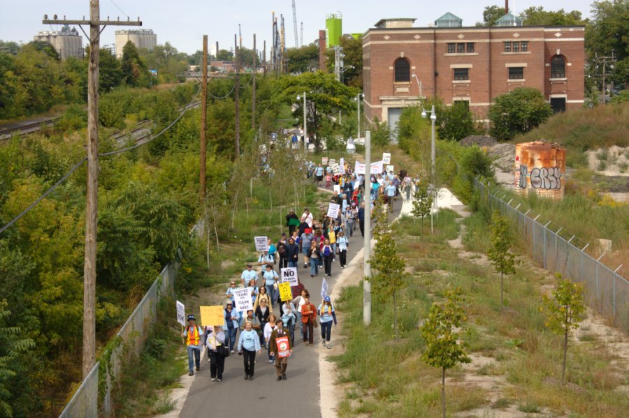 Human Train - Approaching the Wallace Bridge