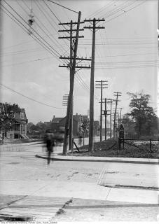 Royce Avenue (Dupont Street) west at Perth Ave (1910)