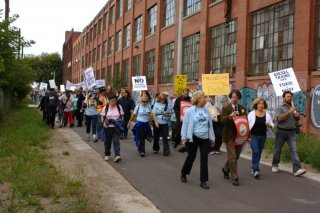  The Human Train coming south down the Railpath, behind the old Viceroy factory just south of Dupont St.