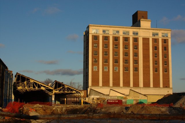  The former Tower Automotive building on Sterling Rd., as seen from the West Toronto Railpath.    Photo by Vic Gedris, 2009-02-28.